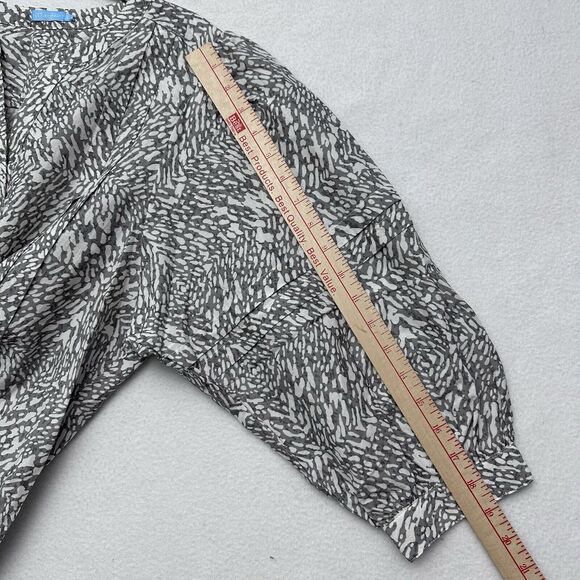 J McLaughlin Leopard Button Up LARGE Silk Blend Blouse Gray V Neck Top Peasant - Picture 8 of 9